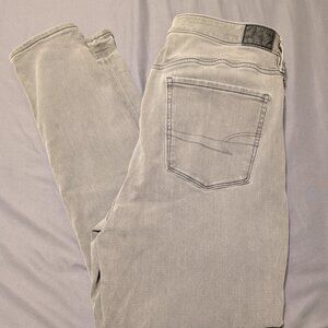 Size 14 - Regular - American Eagle - Super Hi-Rise Jegging